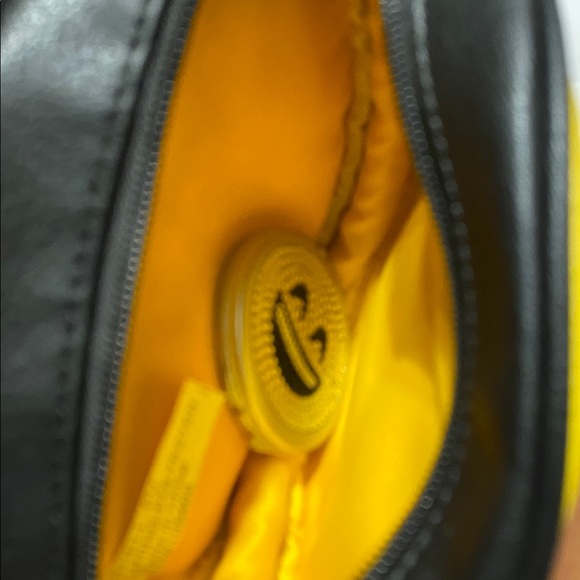 Beautiful smile purse in happy yellow - Picture 4 of 6